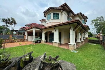 For Sale CORNER HUGE EXTRA LAND Semi D Jalan Kubah Bukit Jelutong 