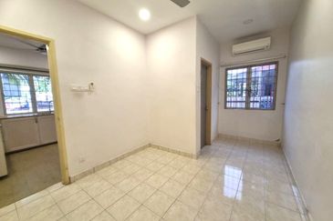 Jalan Paladium Tiga 7/33C 