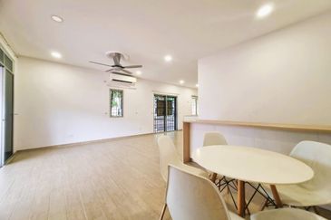 Jalan Paladium Tiga 7/33C 