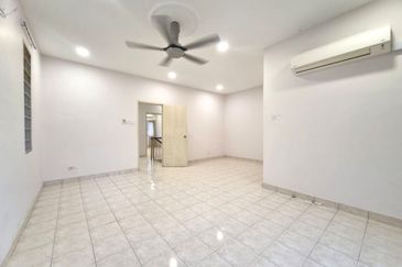 Jalan Paladium Tiga 7/33C 