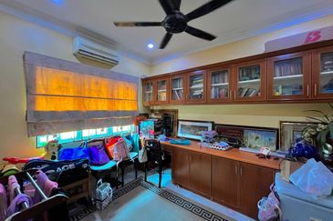 Jalan Paladium Tiga 7/33C 