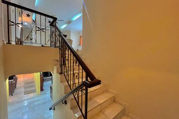 Jalan Paladium Tiga 7/33C 