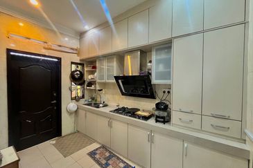 Jalan Paladium Tiga 7/33C 