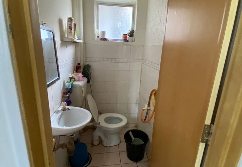 Residensi Warnasari 1