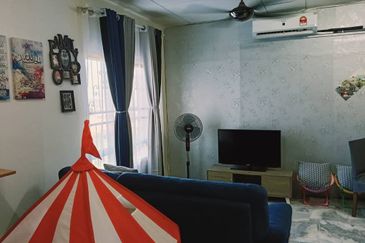 Residensi Warnasari 1