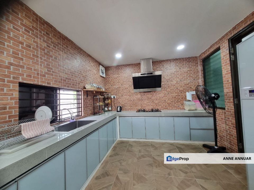 Renovated! Double Storey Superlink Tari Alam Impian, Selangor, Shah Alam