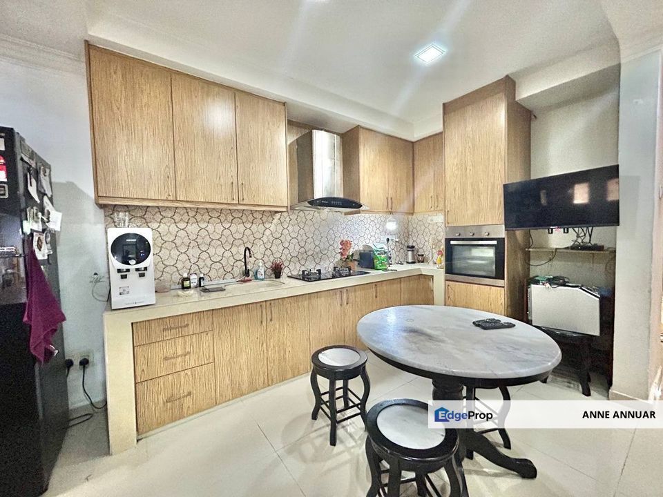 Fully Renovated! Facing Open! 2 Storey Jalan Platinum Seksyen 7 Shah Alam, Selangor, Shah Alam