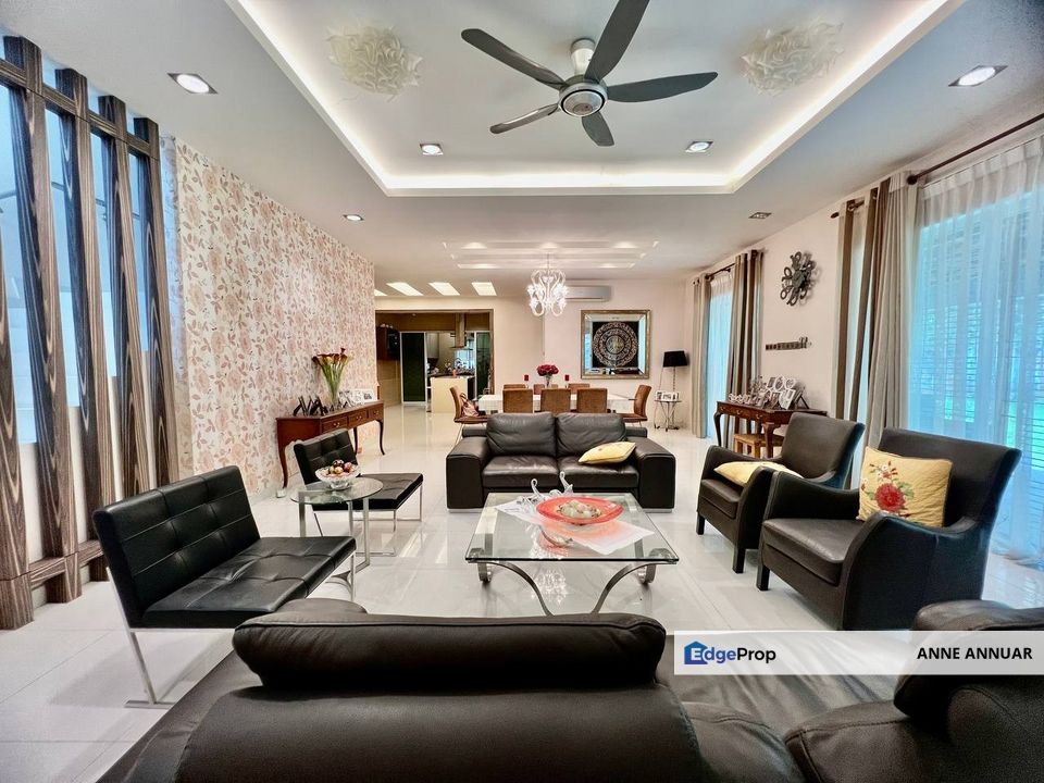 HUGE EXTRA LAND 2 Storey Semi D Mutiara Gombak , Kuala Lumpur, Gombak