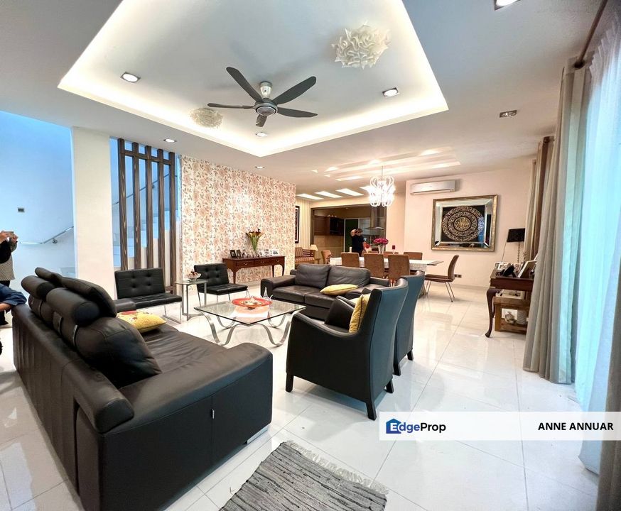 HUGE EXTRA LAND 2 Storey Semi D Mutiara Gombak , Kuala Lumpur, Gombak