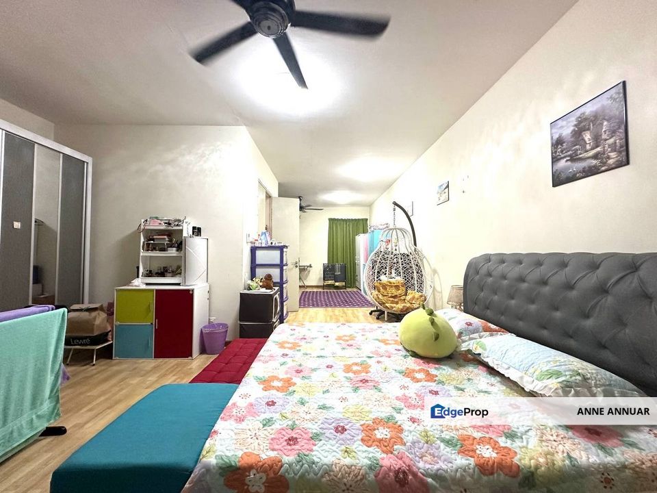 Nicely Renovated 3 Storey Superlink Anggun Rawang, Selangor, Rawang