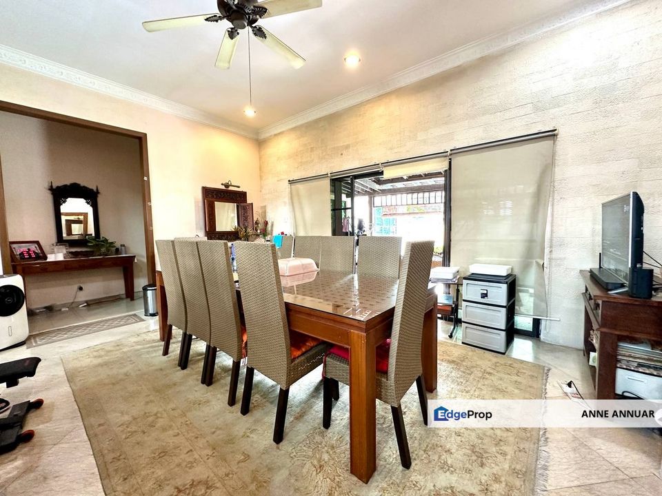 Huge Bungalow Seksyen 11 Shah Alam with pool , Selangor, Shah Alam