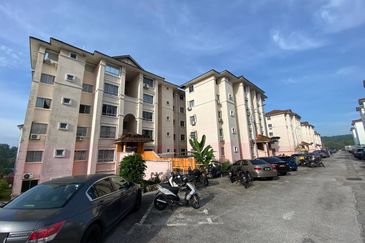 Residensi Warnasari 1