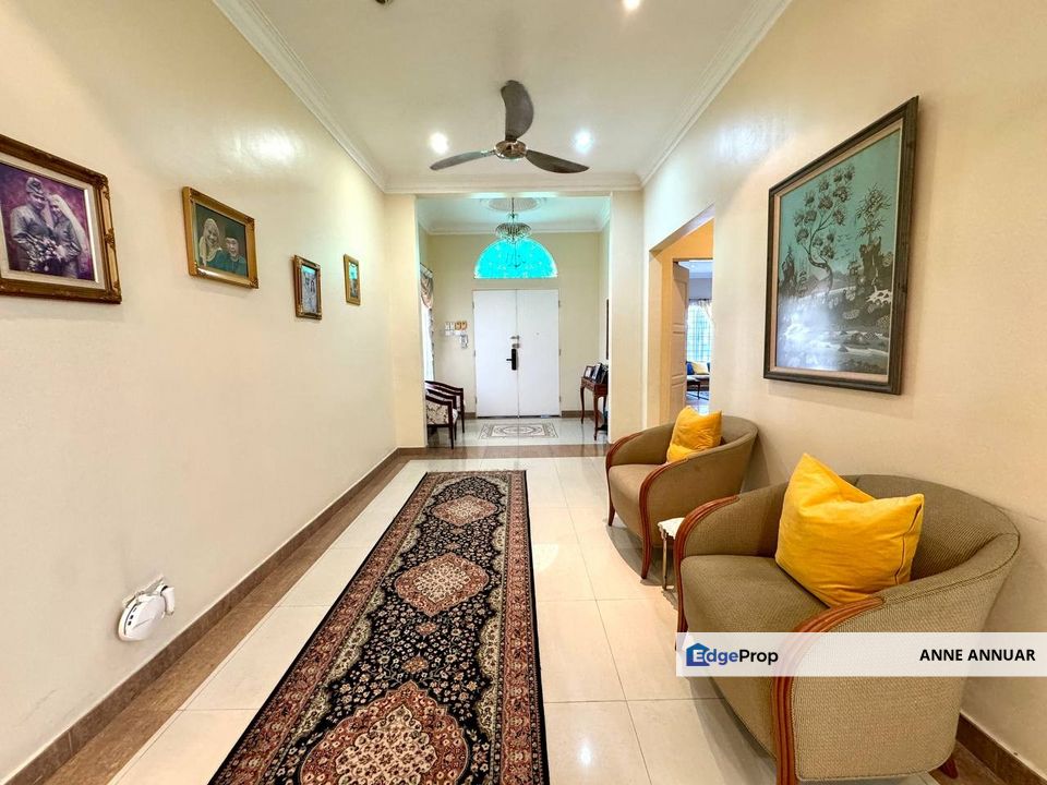SPACIOUS Bungalow Jalan Mihrab Bukit Jelutong U8 Shah Alam, Selangor, Shah Alam