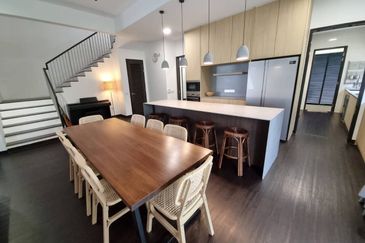 Reesia Elmina Garden