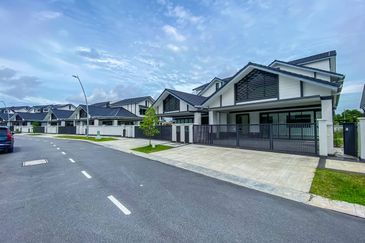 Hevea Elmina Gardens