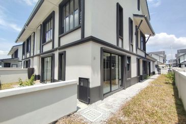 Hevea Elmina Gardens