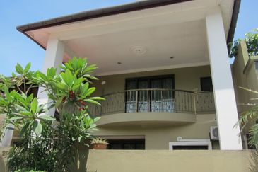 Corner Lot & Big Land Area Subang Bestari