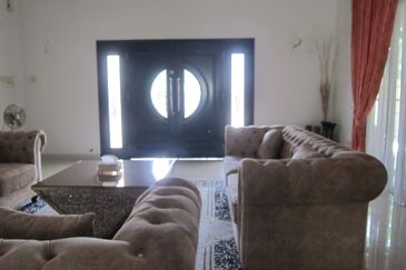 Corner Lot & Big Land Area Subang Bestari