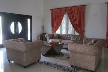 Corner Lot & Big Land Area Subang Bestari