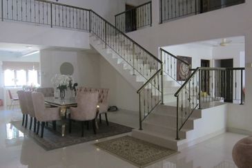 Corner Lot & Big Land Area Subang Bestari