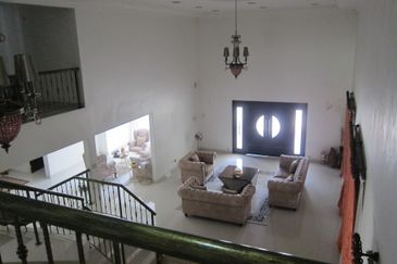 Corner Lot & Big Land Area Subang Bestari