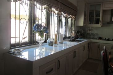 Corner Lot & Big Land Area Subang Bestari