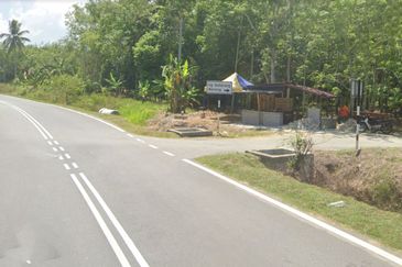 Dusun Durian at Kampung Seberang Manong, Manong