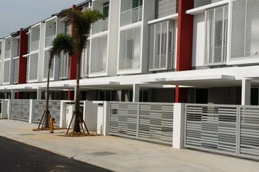 2.5 Storey Super Link House @ Bandar Bukit Raja, Klang for Sale.