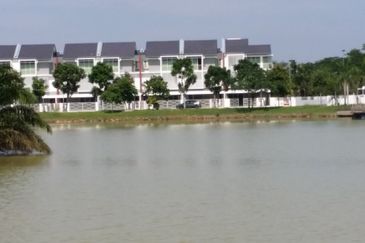 2.5 Storey Super Link House @ Bandar Bukit Raja, Klang for Sale.