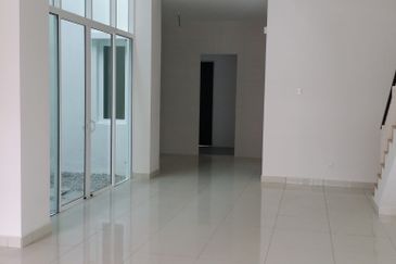 2.5 Storey Super Link House @ Bandar Bukit Raja, Klang for Sale.