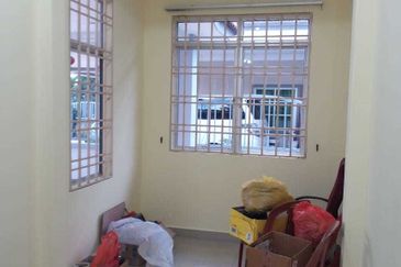 Fully Extended Double Storey Semi-D For Sale!