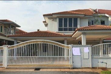 Fully Extended Double Storey Semi-D For Sale!