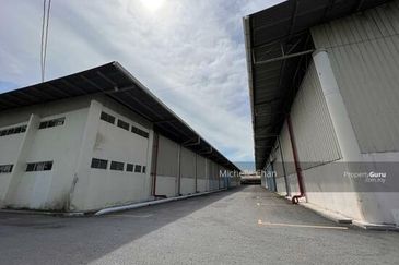 West Port, Pulau Indah