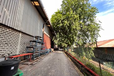 Corporate Warehouse For Rent