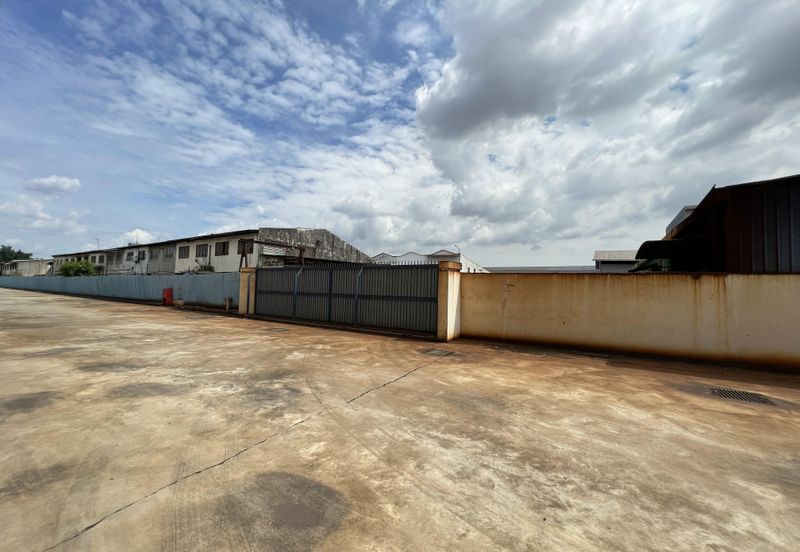 Warehouse with Racking For Rental