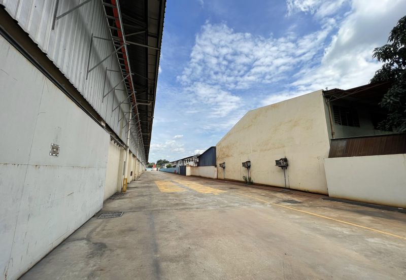 Warehouse with Racking For Rental