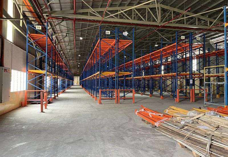 Warehouse with Racking For Rental