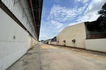 Warehouse Facing Jalan Meru Mainroad For Sale