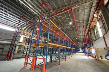 Warehouse Facing Jalan Meru Mainroad For Sale