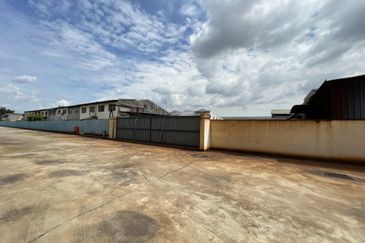 Warehouse Facing Jalan Meru Mainroad For Sale