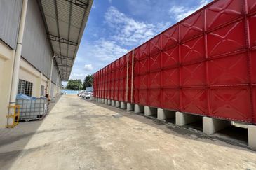 Warehouse Facing Jalan Meru Mainroad For Sale