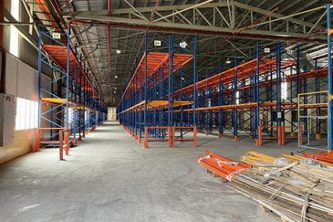 Warehouse Facing Jalan Meru Mainroad For Sale