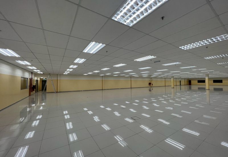 Class A warehouse with Racking System 