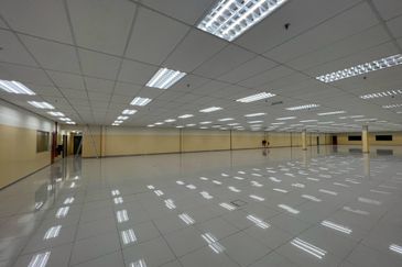 Class A warehouse with Racking System 