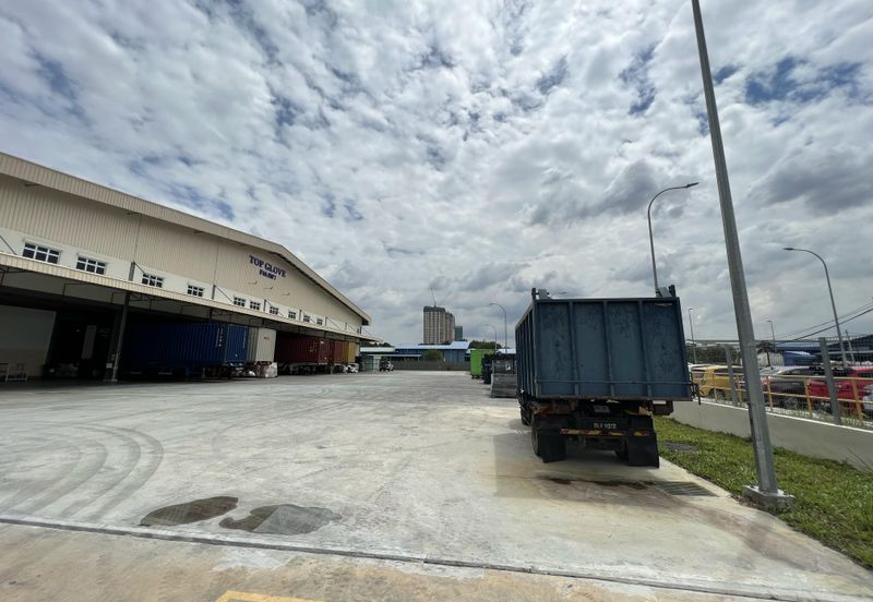 Class A warehouse with Racking System 