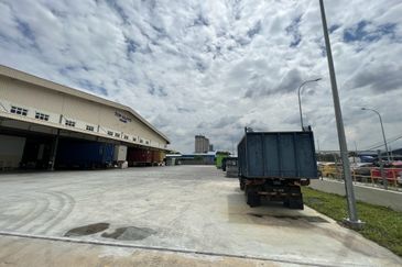 Class A warehouse with Racking System 