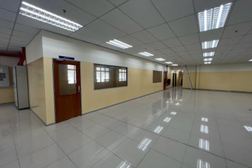 Class A warehouse with Racking System 