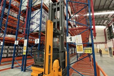 Class A warehouse with Racking System 