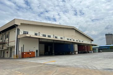 Class A warehouse with Racking System 