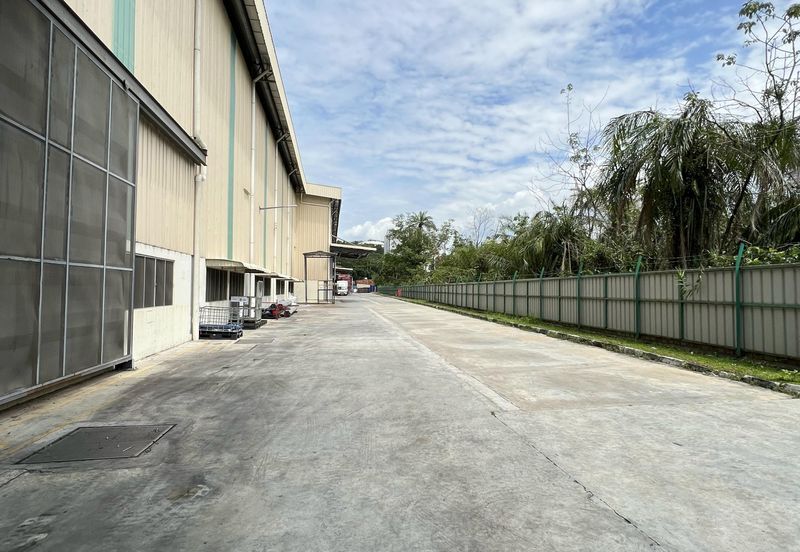 Warehouse with Racking System for Rent